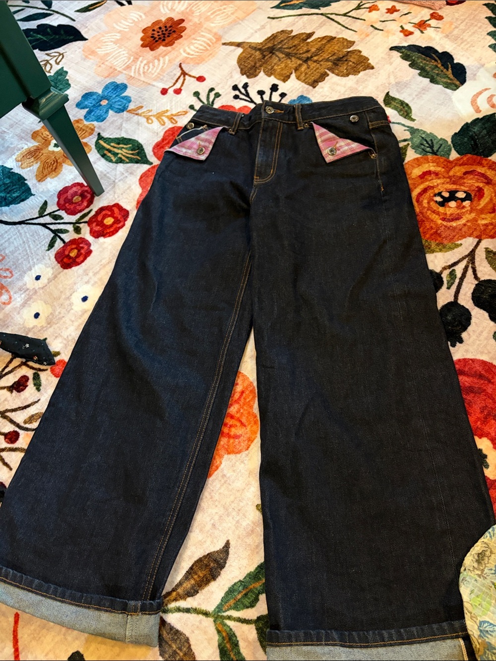 Men's reclaimed Dark Blue Wide-Leg Jeans with Pink Pocket Trim